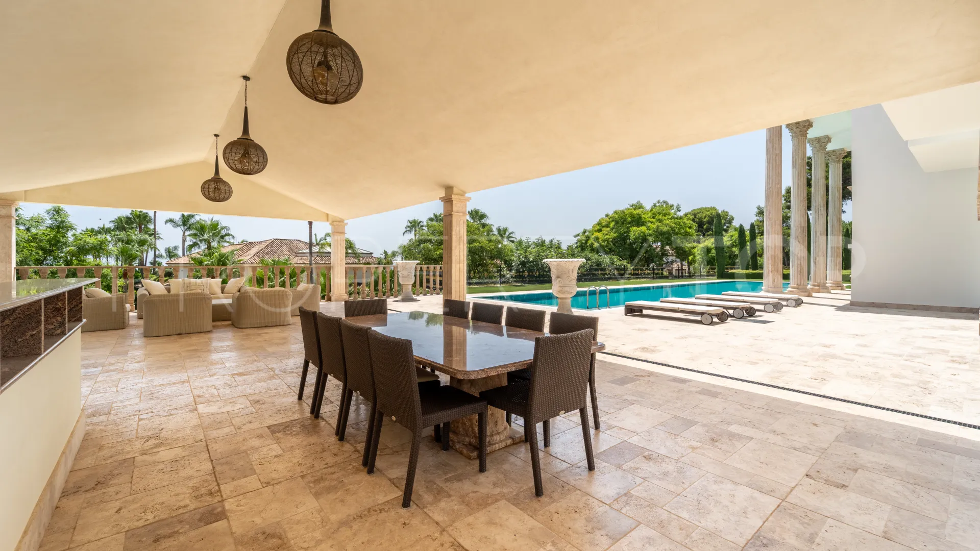Villa a la venta en Sierra Blanca con 10 dormitorios