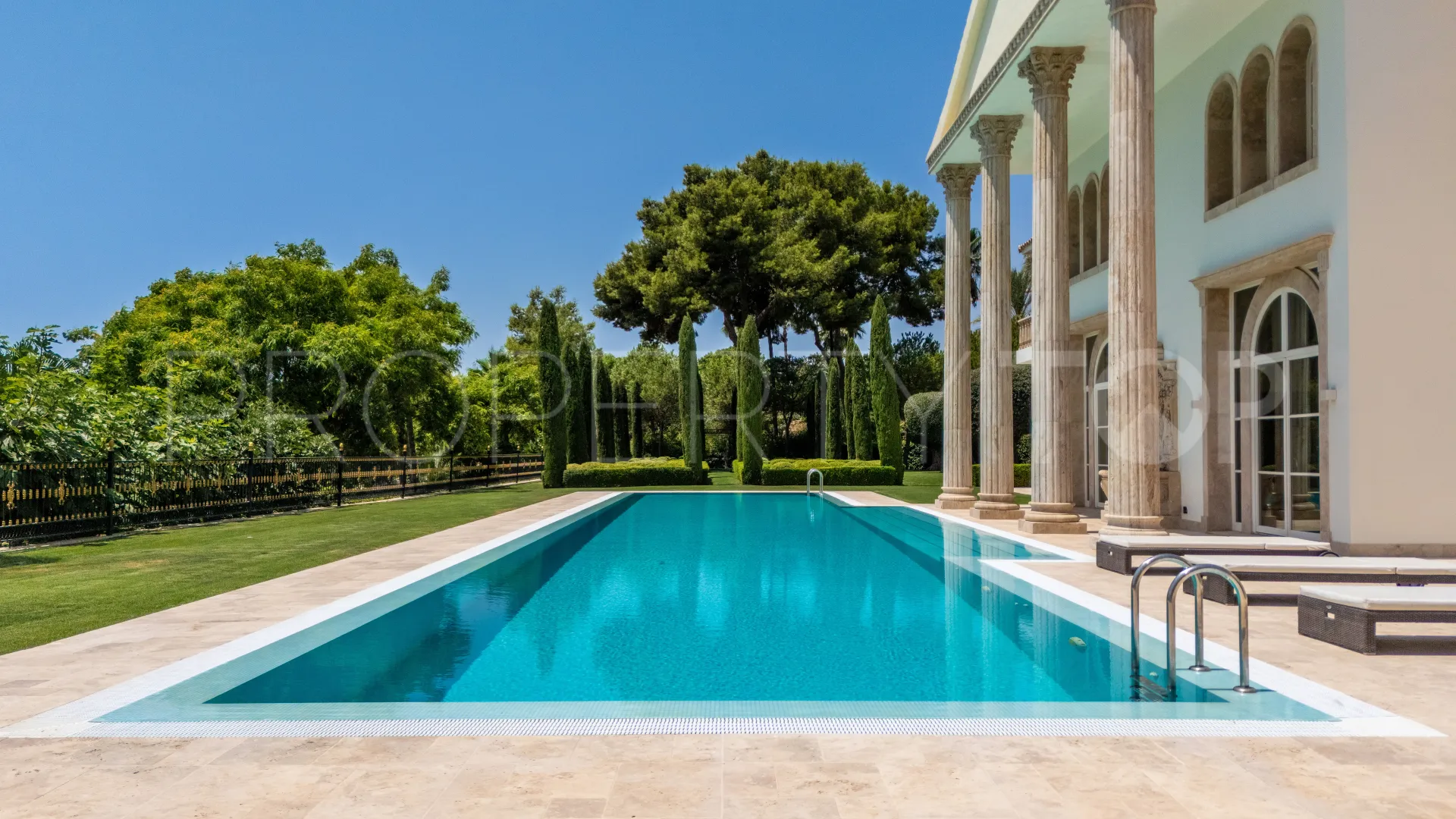 Villa a la venta en Sierra Blanca con 10 dormitorios