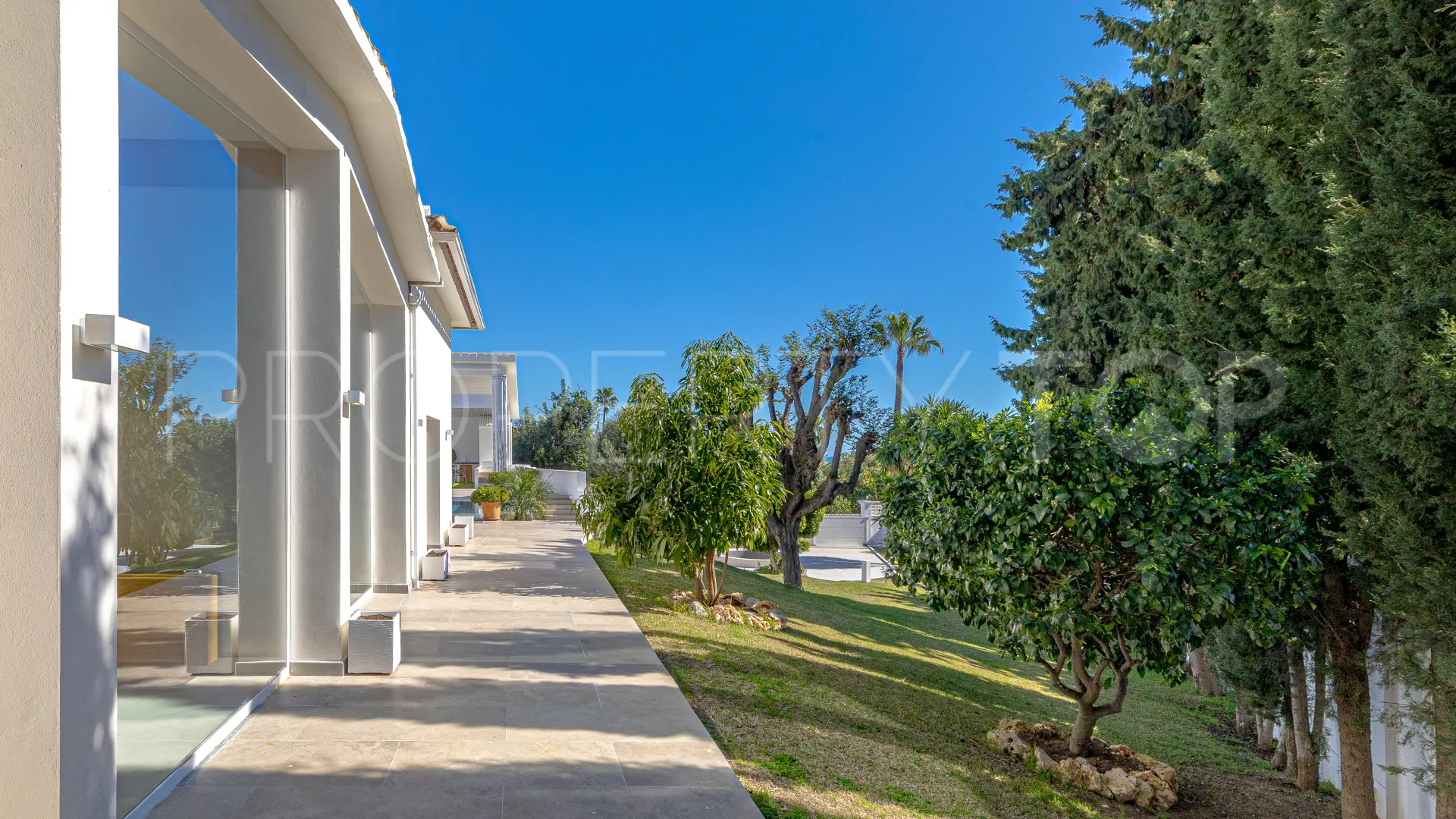 For sale villa with 7 bedrooms in Guadalmina Alta