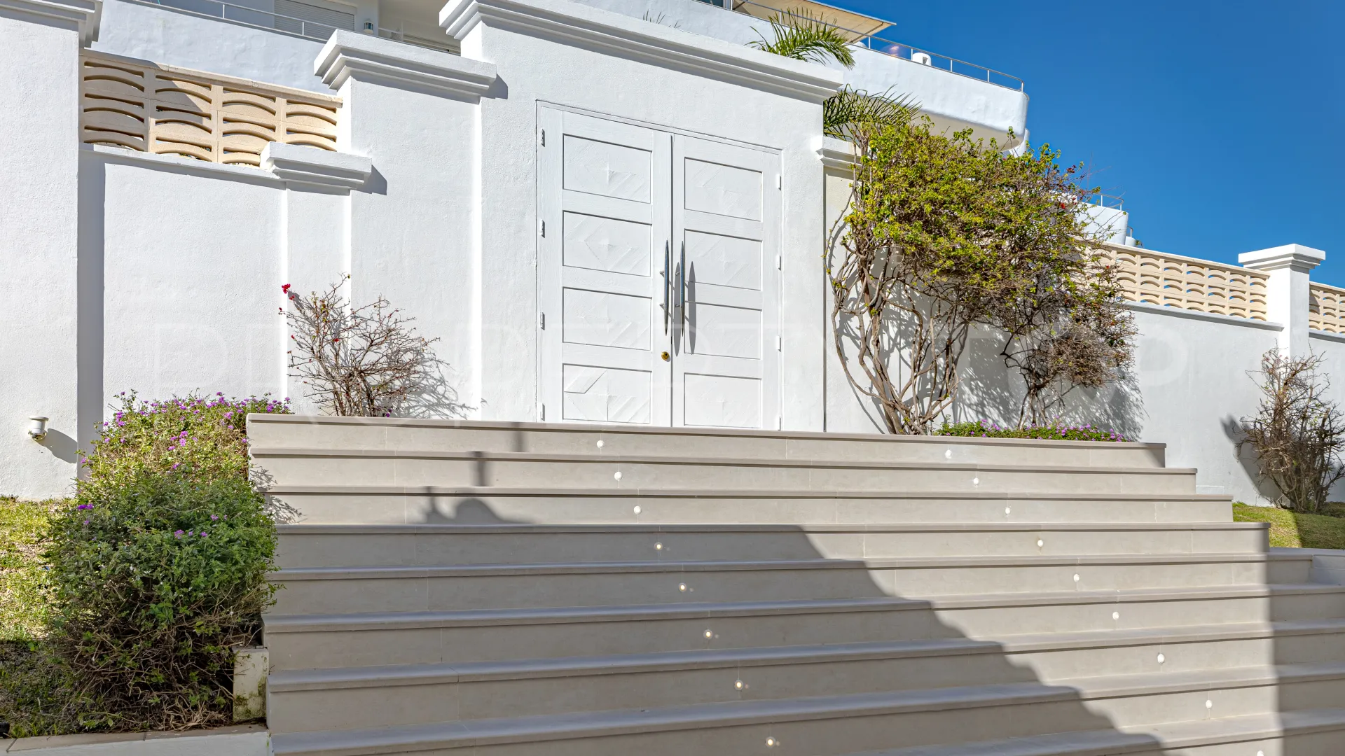 For sale villa with 7 bedrooms in Guadalmina Alta