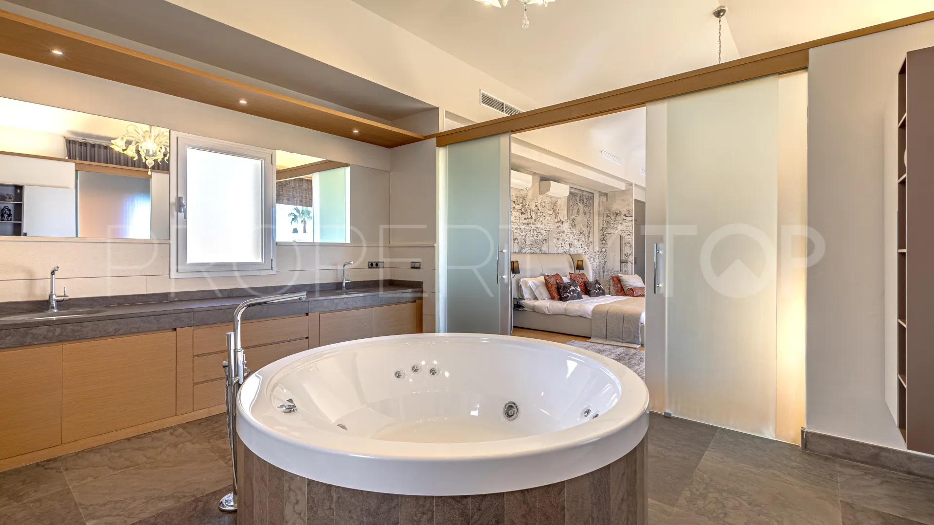For sale villa with 7 bedrooms in Guadalmina Alta