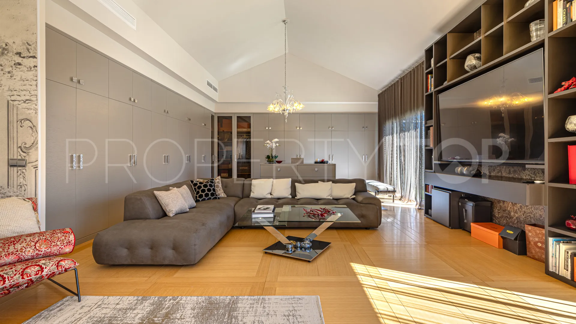 For sale villa with 7 bedrooms in Guadalmina Alta