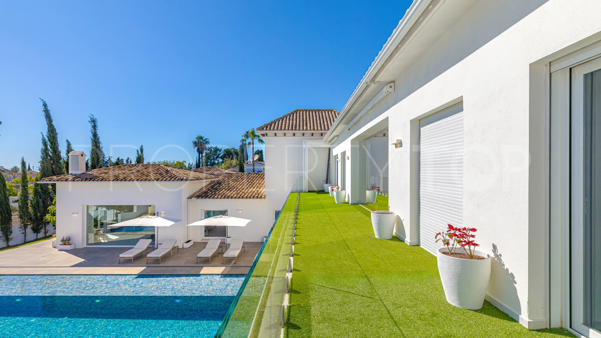 For sale villa with 7 bedrooms in Guadalmina Alta