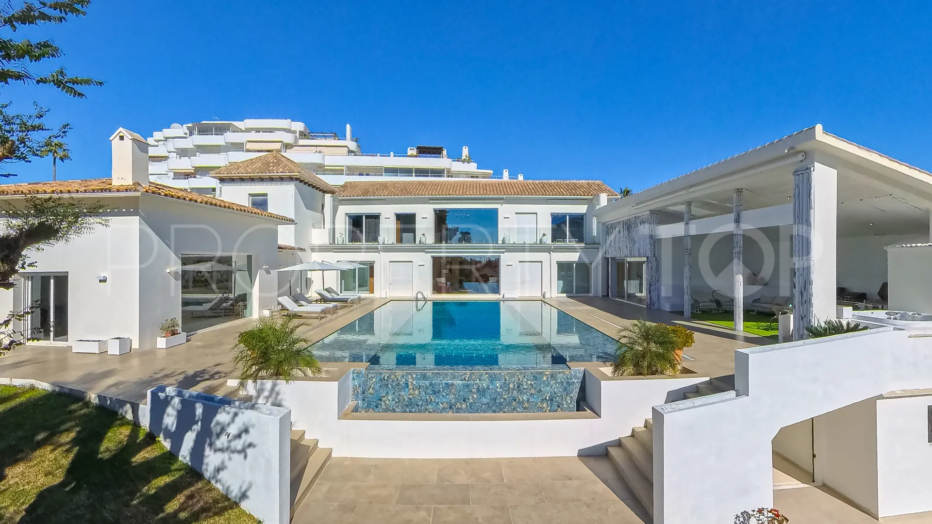 For sale villa with 7 bedrooms in Guadalmina Alta