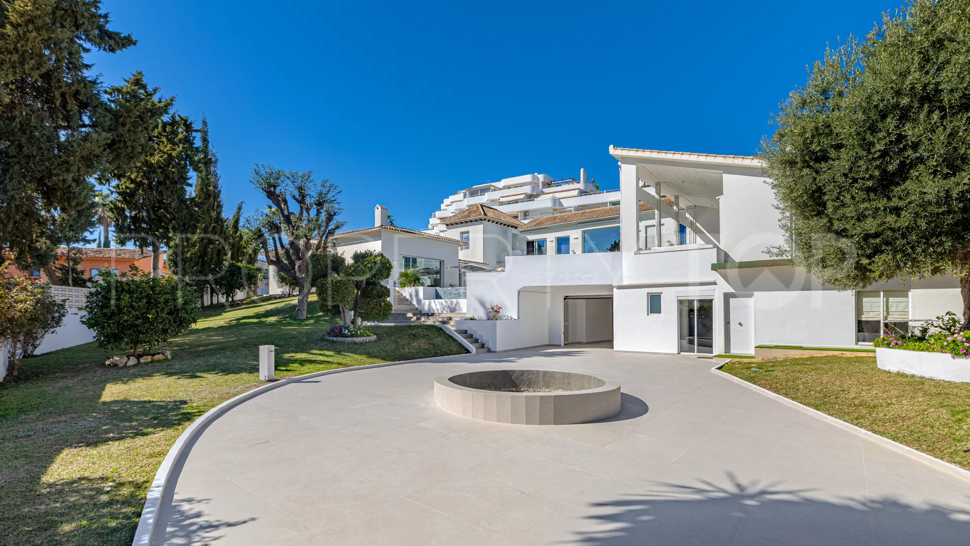 For sale villa with 7 bedrooms in Guadalmina Alta