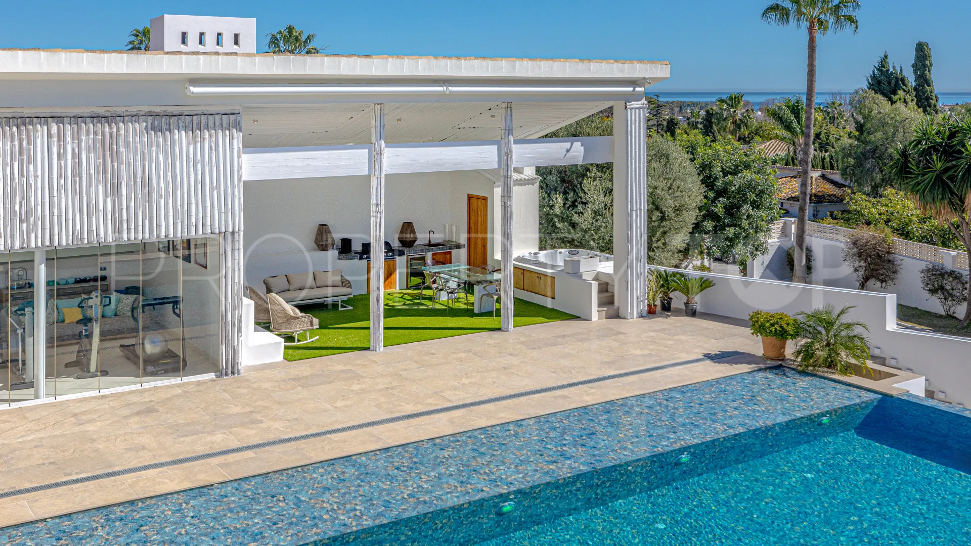For sale villa with 7 bedrooms in Guadalmina Alta