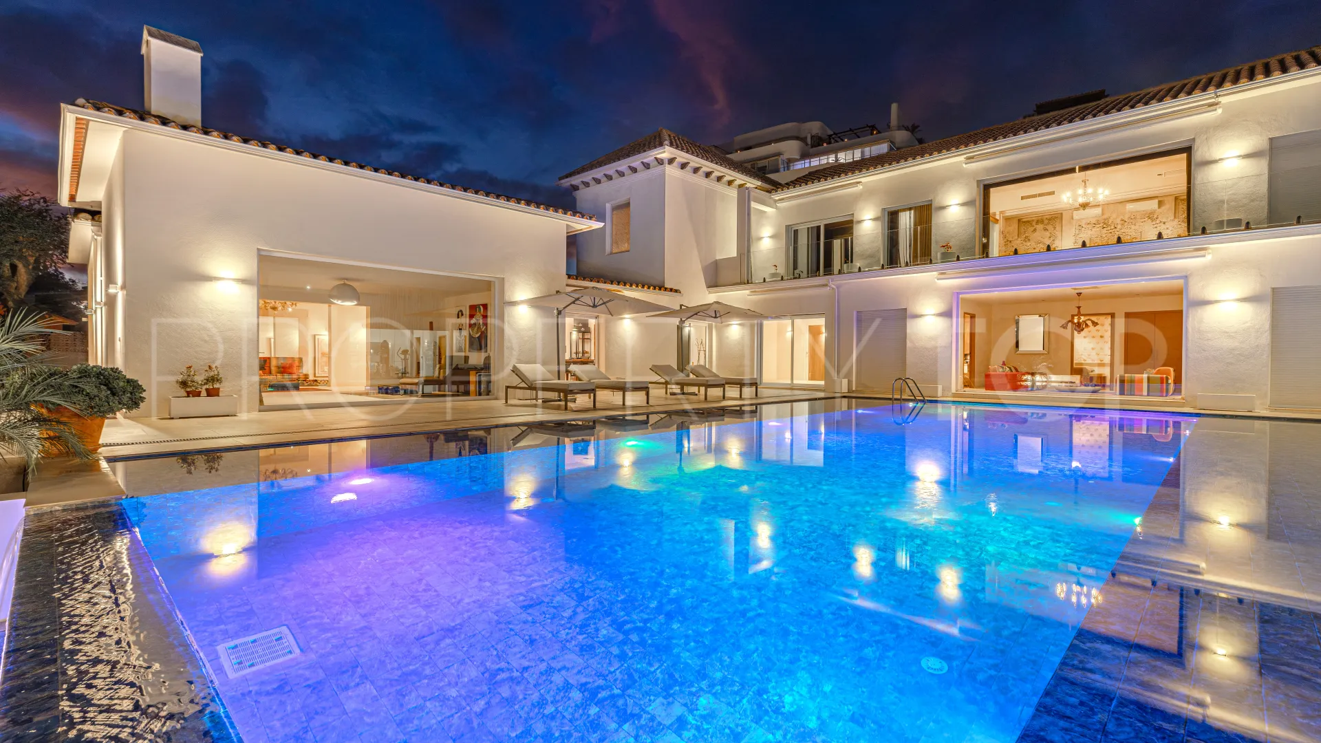 For sale villa with 7 bedrooms in Guadalmina Alta