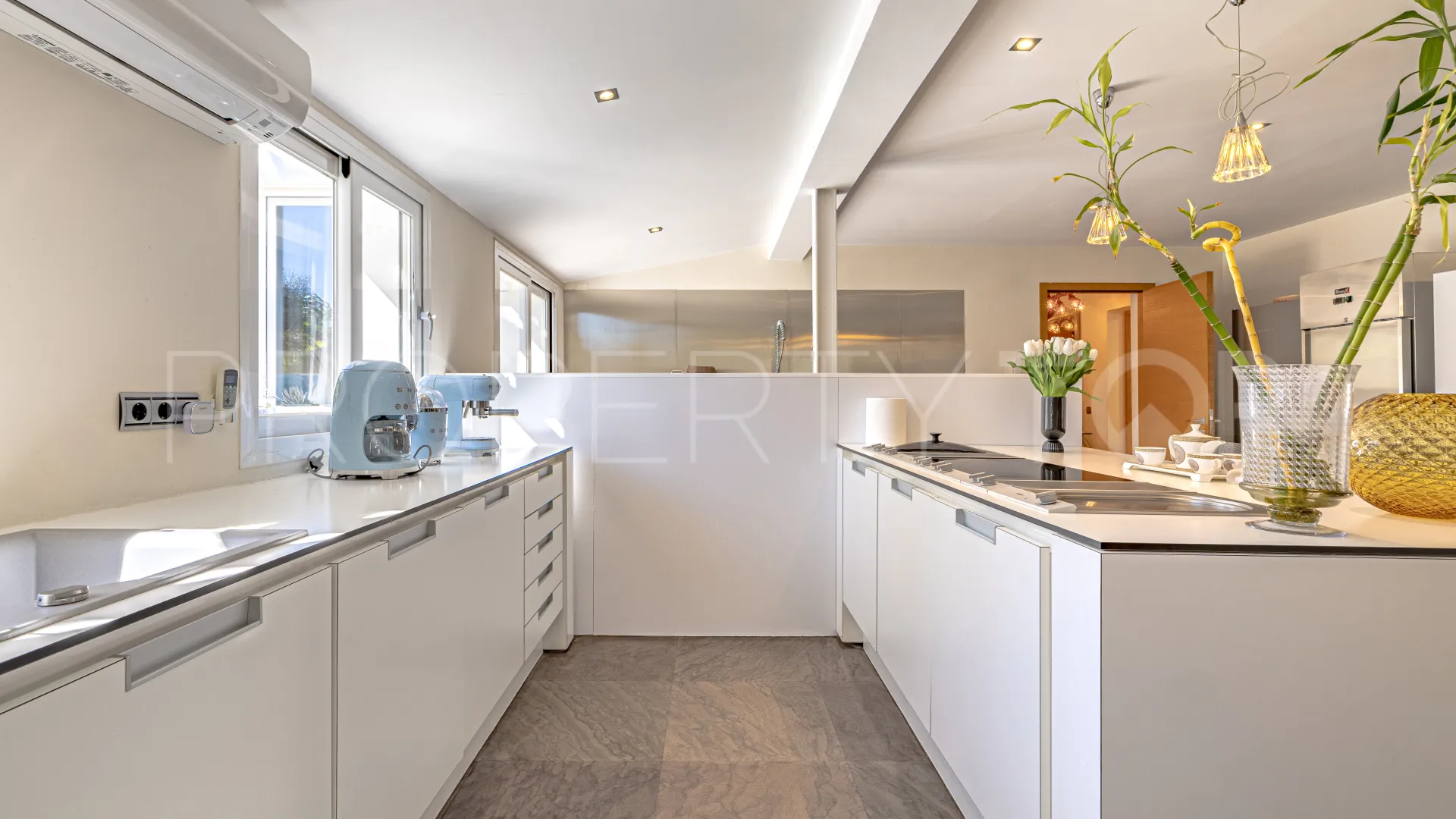 For sale villa with 7 bedrooms in Guadalmina Alta