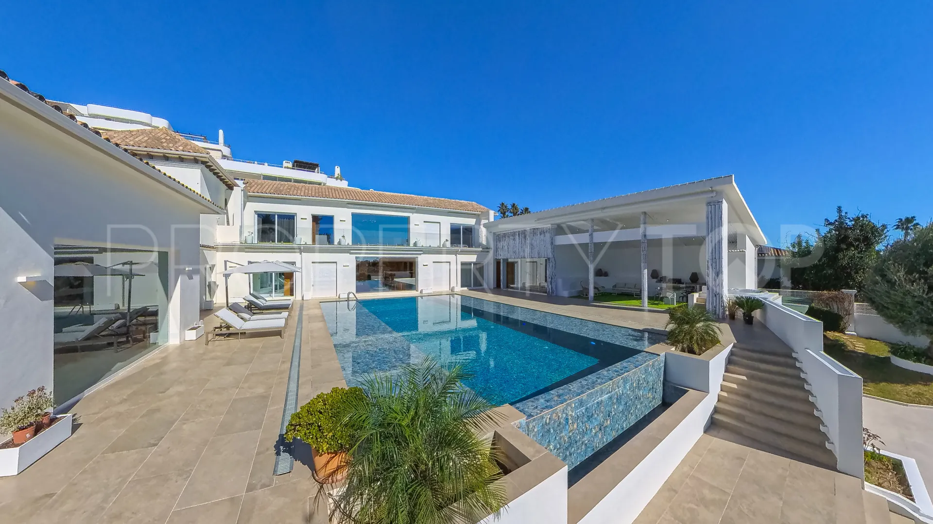 For sale villa with 7 bedrooms in Guadalmina Alta