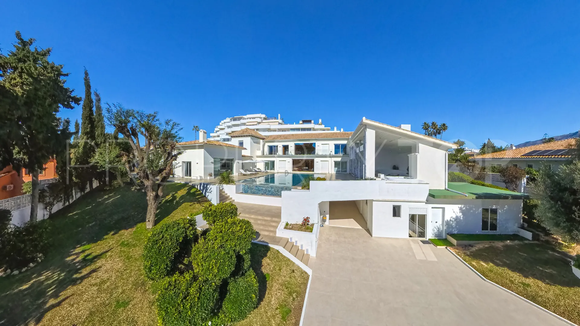 For sale villa with 7 bedrooms in Guadalmina Alta