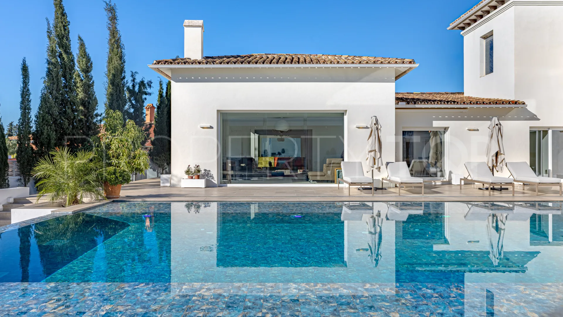 For sale villa with 7 bedrooms in Guadalmina Alta