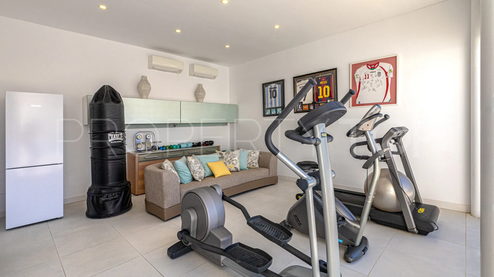 For sale villa with 7 bedrooms in Guadalmina Alta