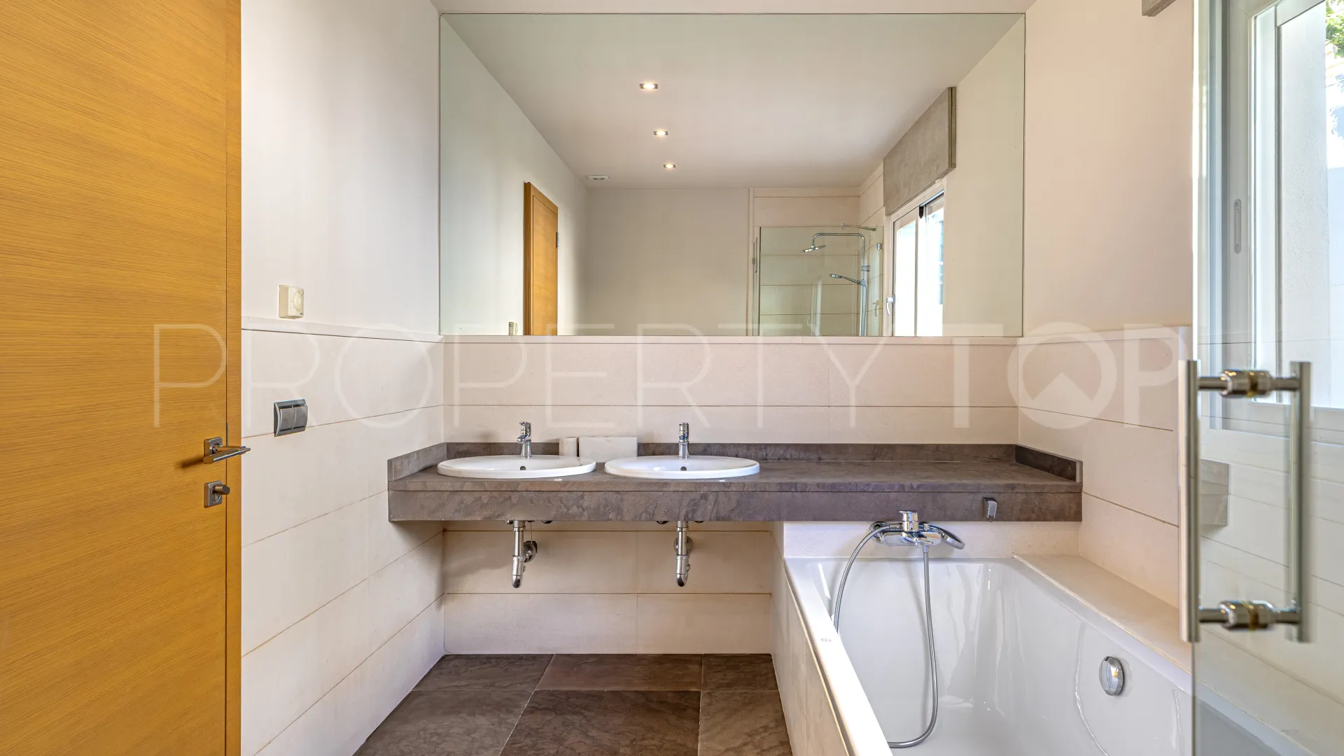 For sale villa with 7 bedrooms in Guadalmina Alta