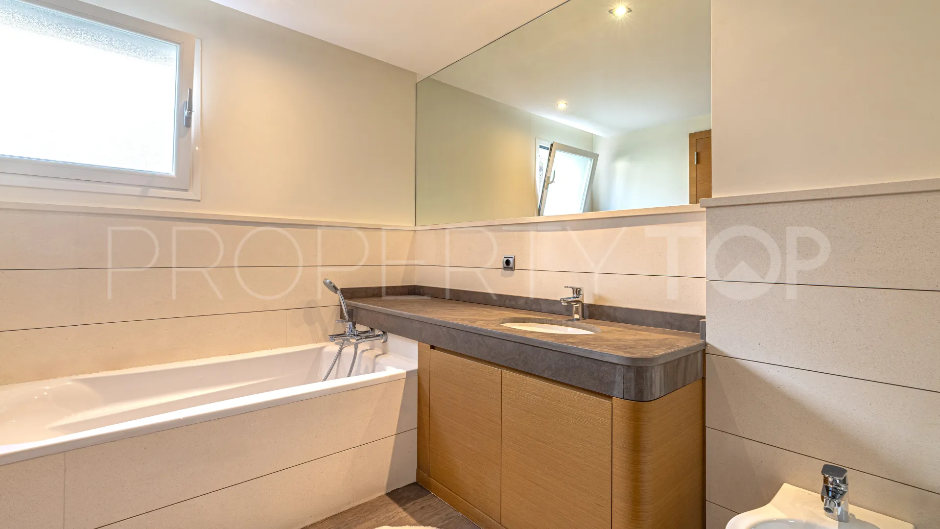 For sale villa with 7 bedrooms in Guadalmina Alta