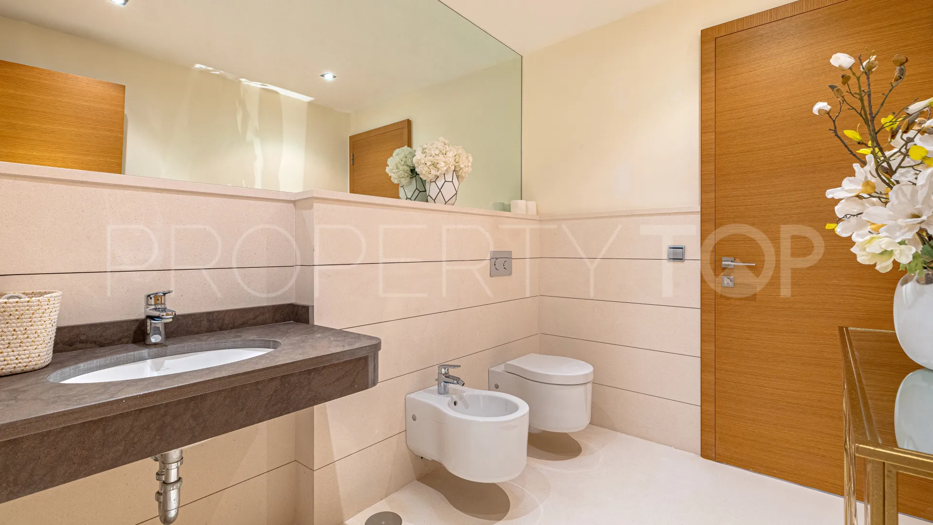 For sale villa with 7 bedrooms in Guadalmina Alta