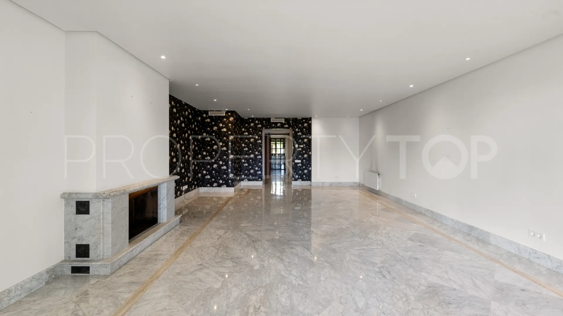 Apartment for sale in Los Monteros Playa