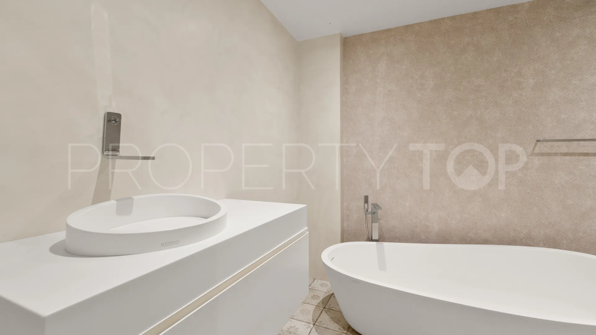 Apartment for sale in Los Monteros Playa