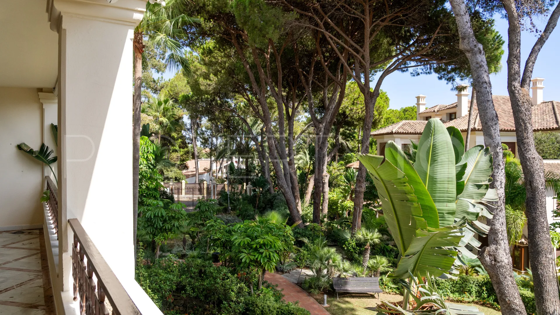 Apartment for sale in Los Monteros Playa