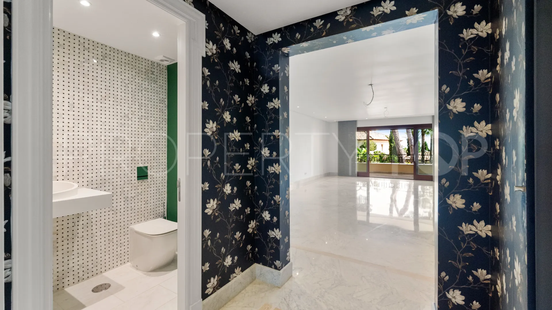 Apartment for sale in Los Monteros Playa