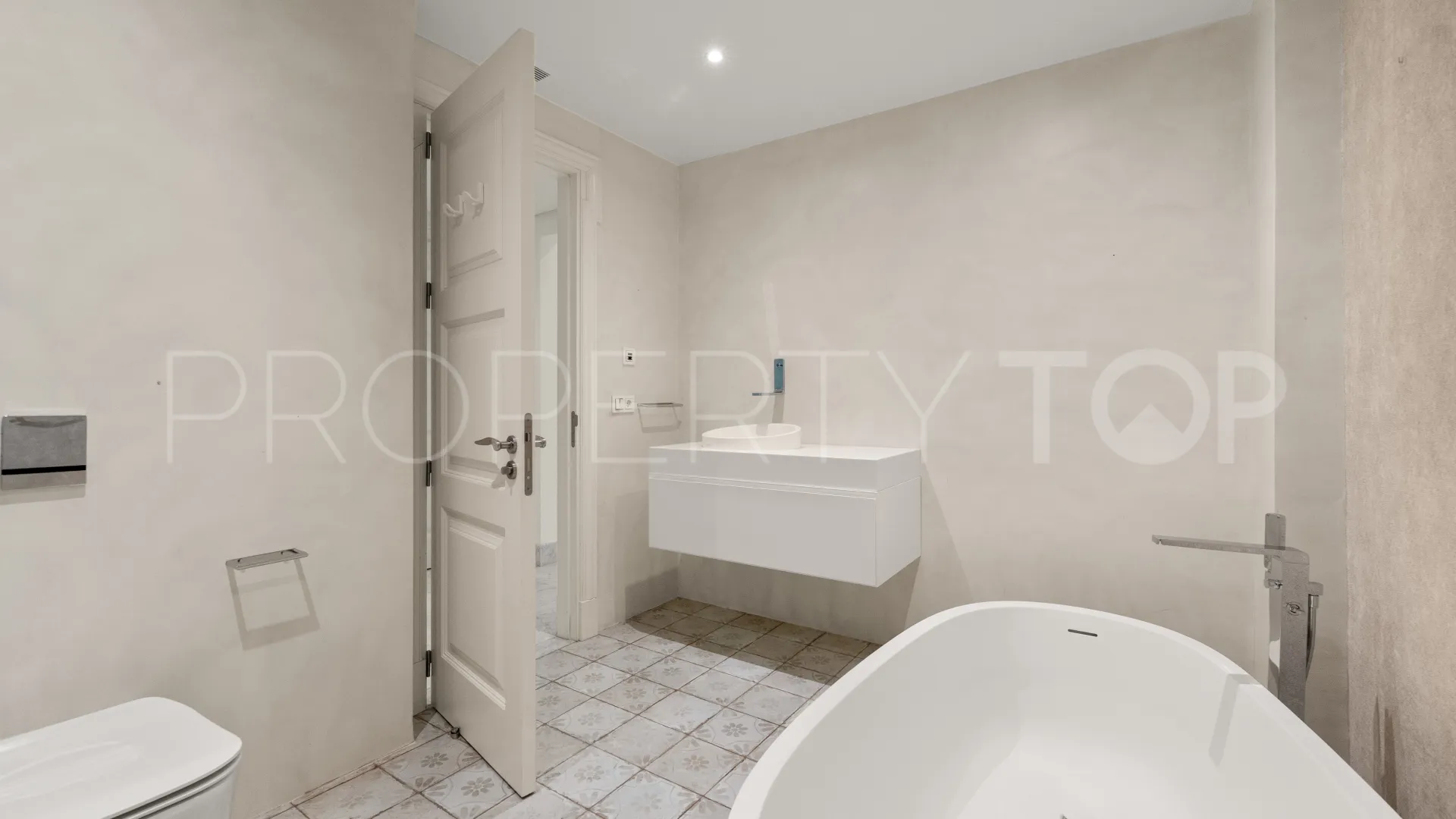 Apartment for sale in Los Monteros Playa