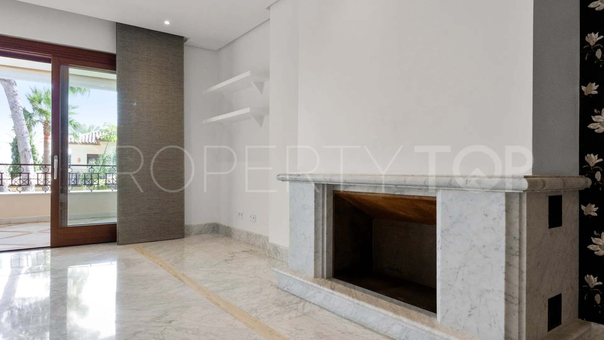 Apartment for sale in Los Monteros Playa