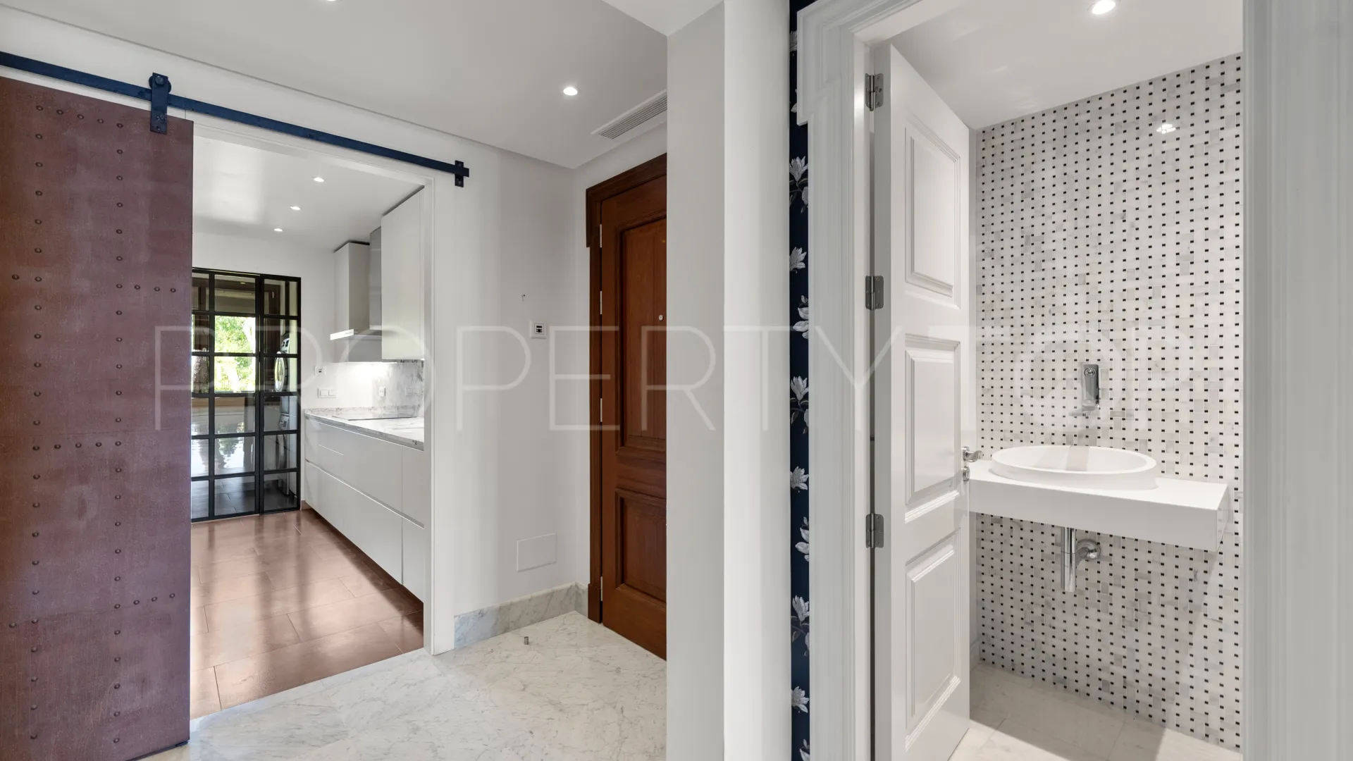 Apartment for sale in Los Monteros Playa