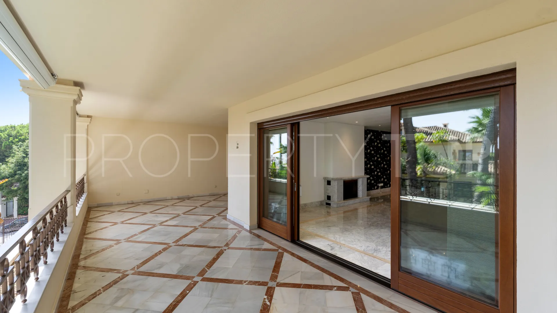 Apartment for sale in Los Monteros Playa