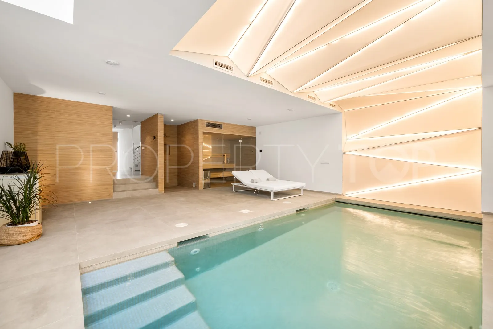 For sale Estepona East villa