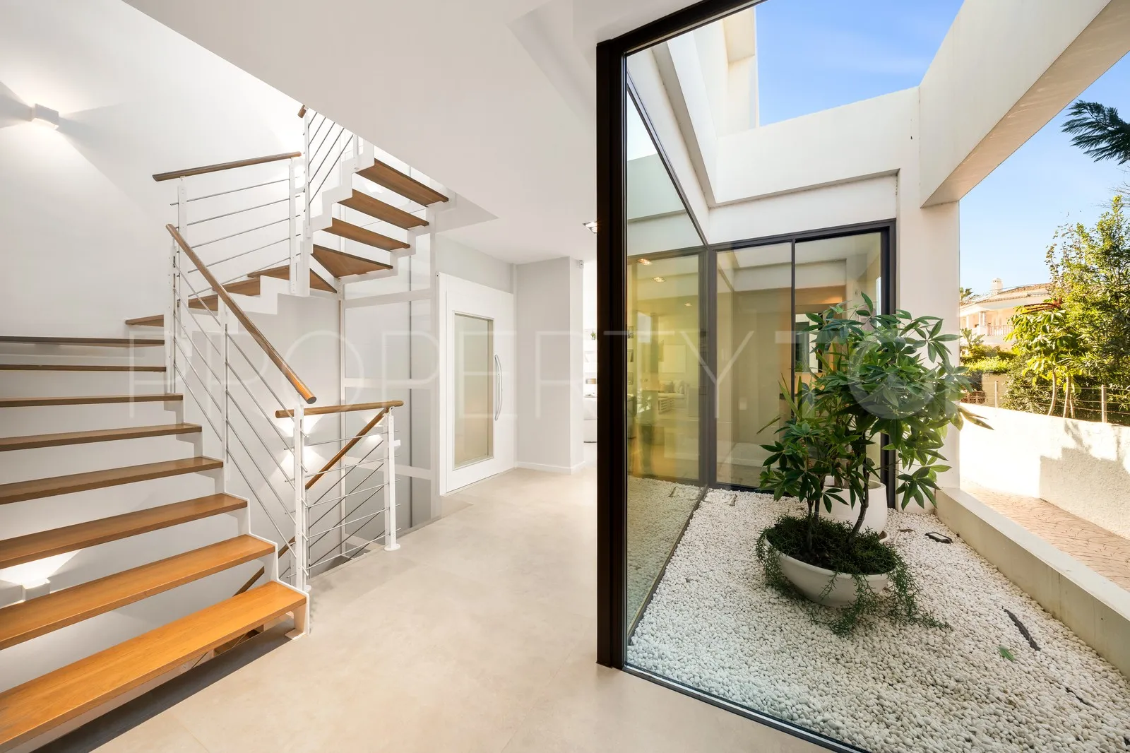 For sale Estepona East villa