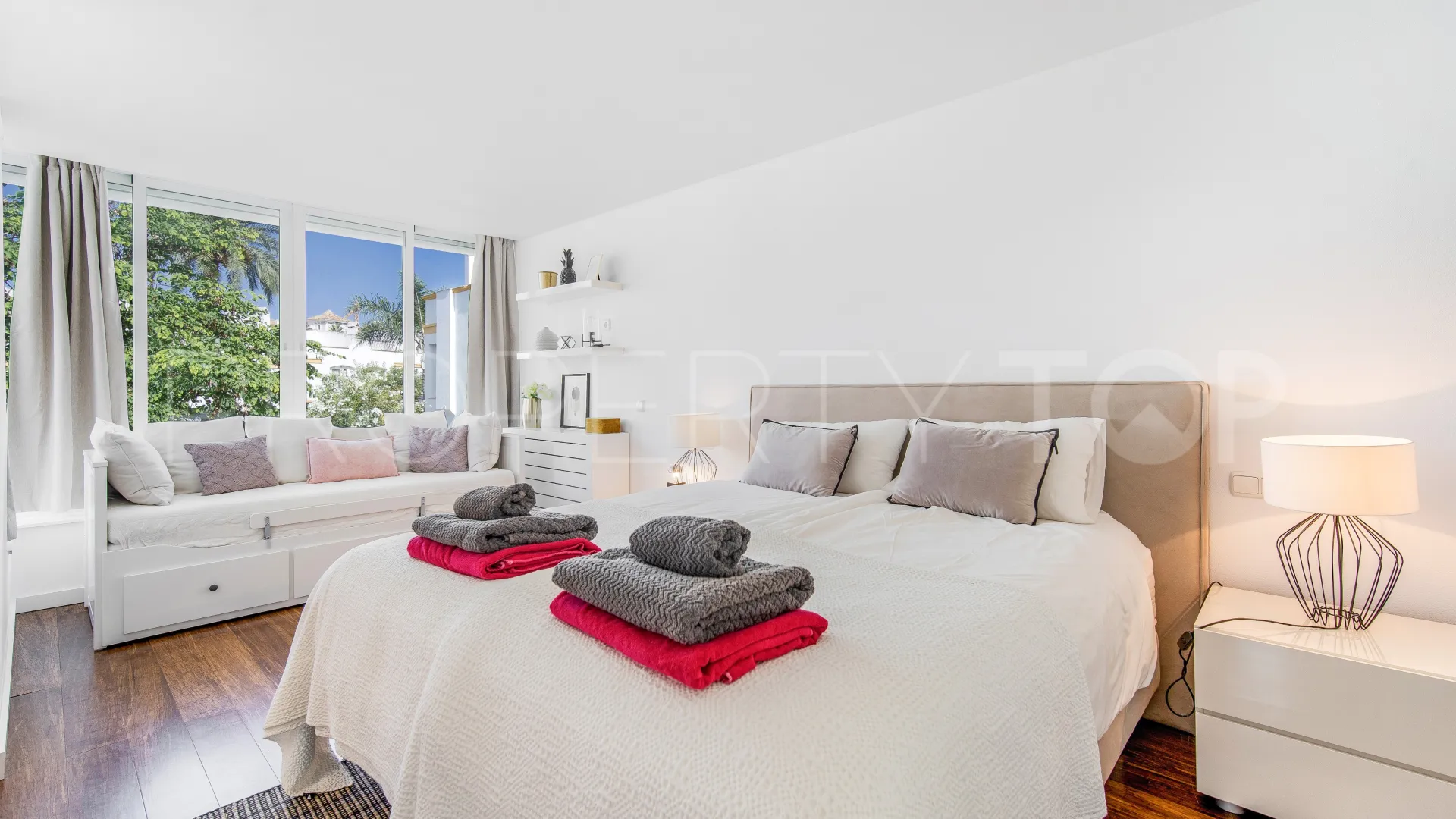 Se vende villa pareada en Marbellamar de 4 dormitorios