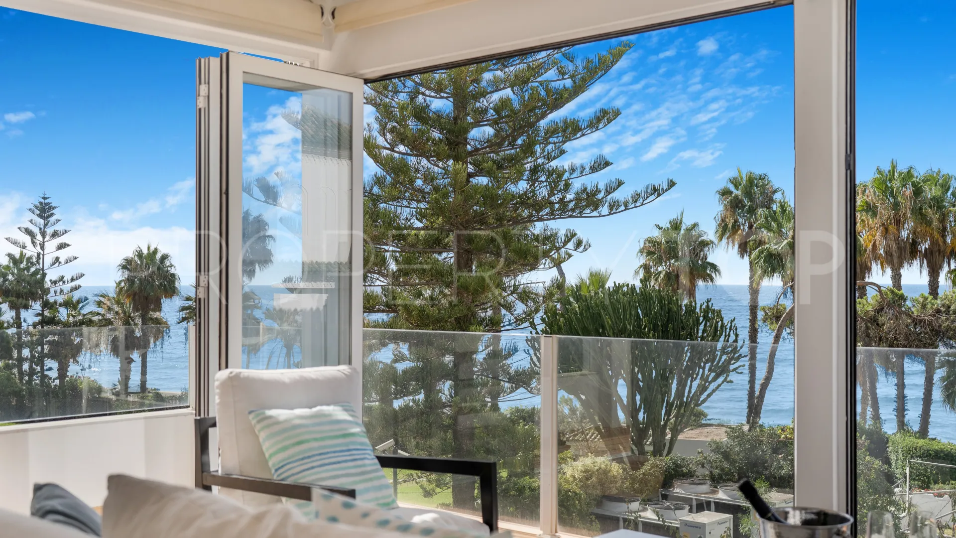 Se vende villa pareada en Marbellamar de 4 dormitorios