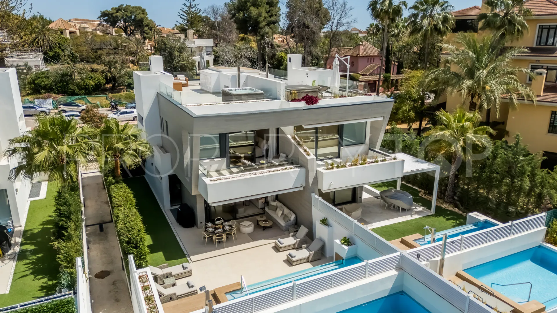 Villa pareada de 5 dormitorios en venta en Marbella - Puerto Banus