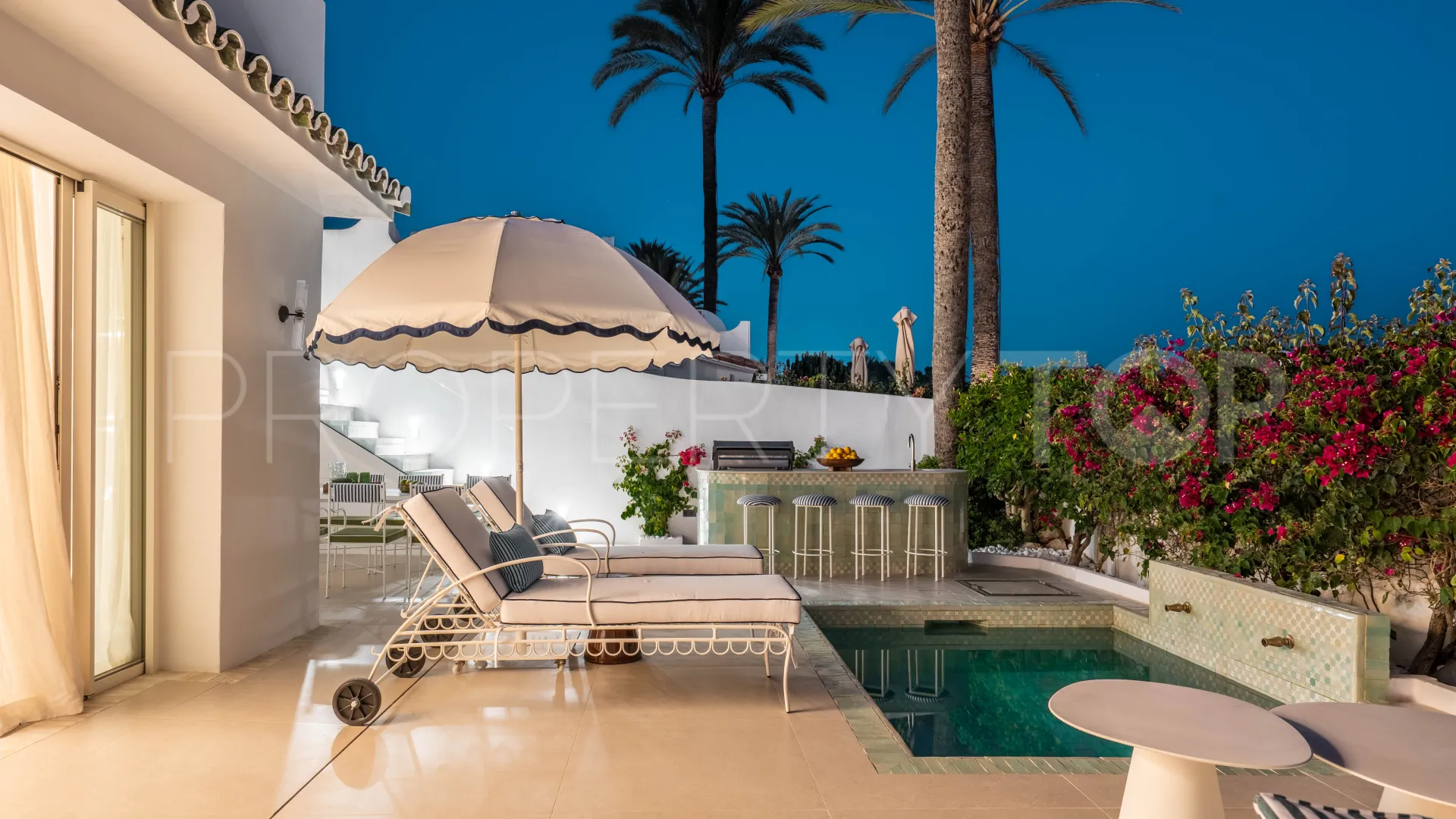 Semi detached villa for sale in El Oasis Club with 3 bedrooms