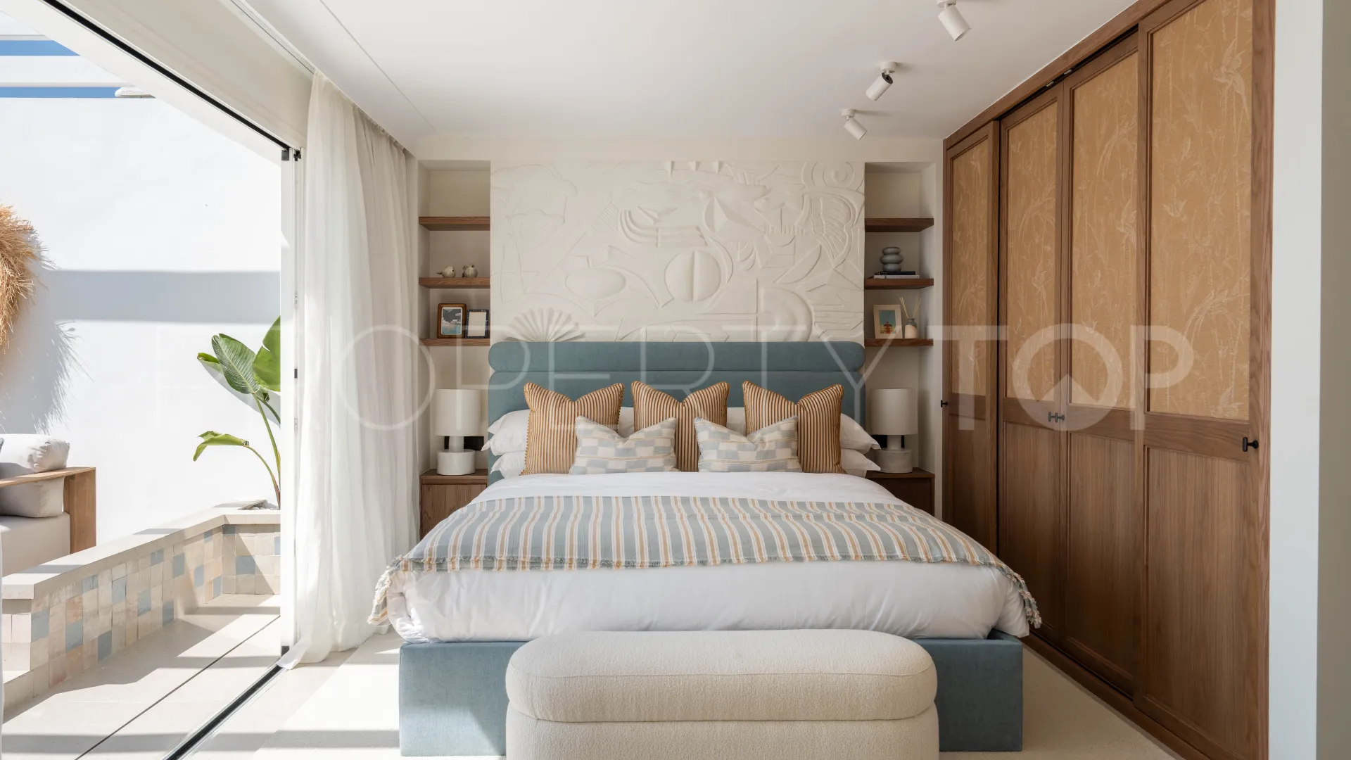 Semi detached villa for sale in El Oasis Club with 3 bedrooms