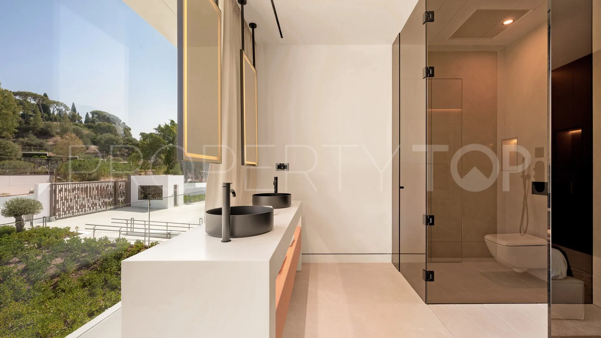 Villa de 4 dormitorios en venta en Marbella Golden Mile