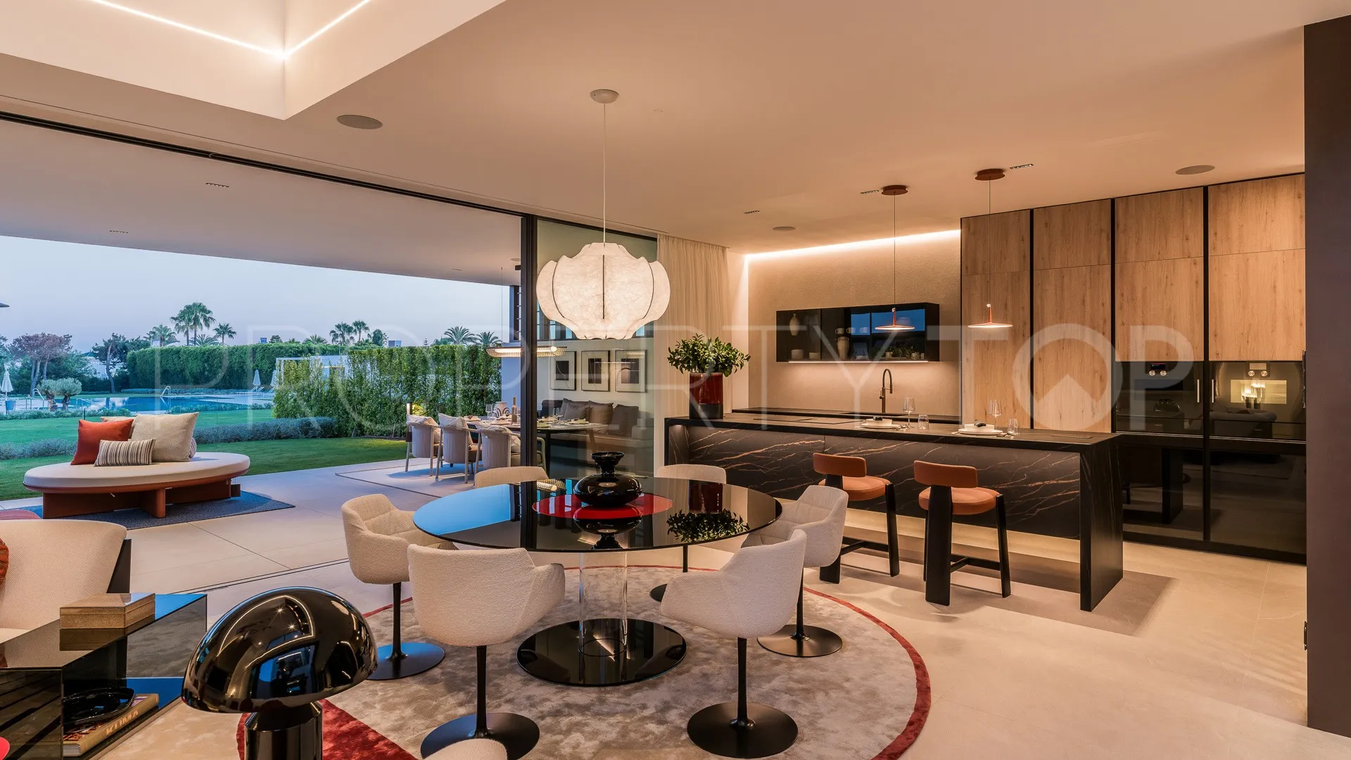 Villa de 4 dormitorios en venta en Marbella Golden Mile
