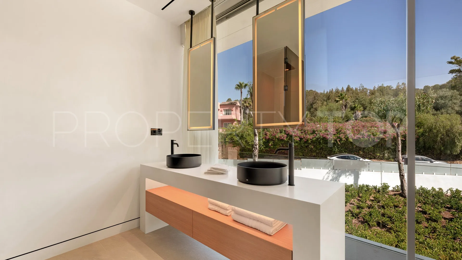 Villa de 4 dormitorios en venta en Marbella Golden Mile
