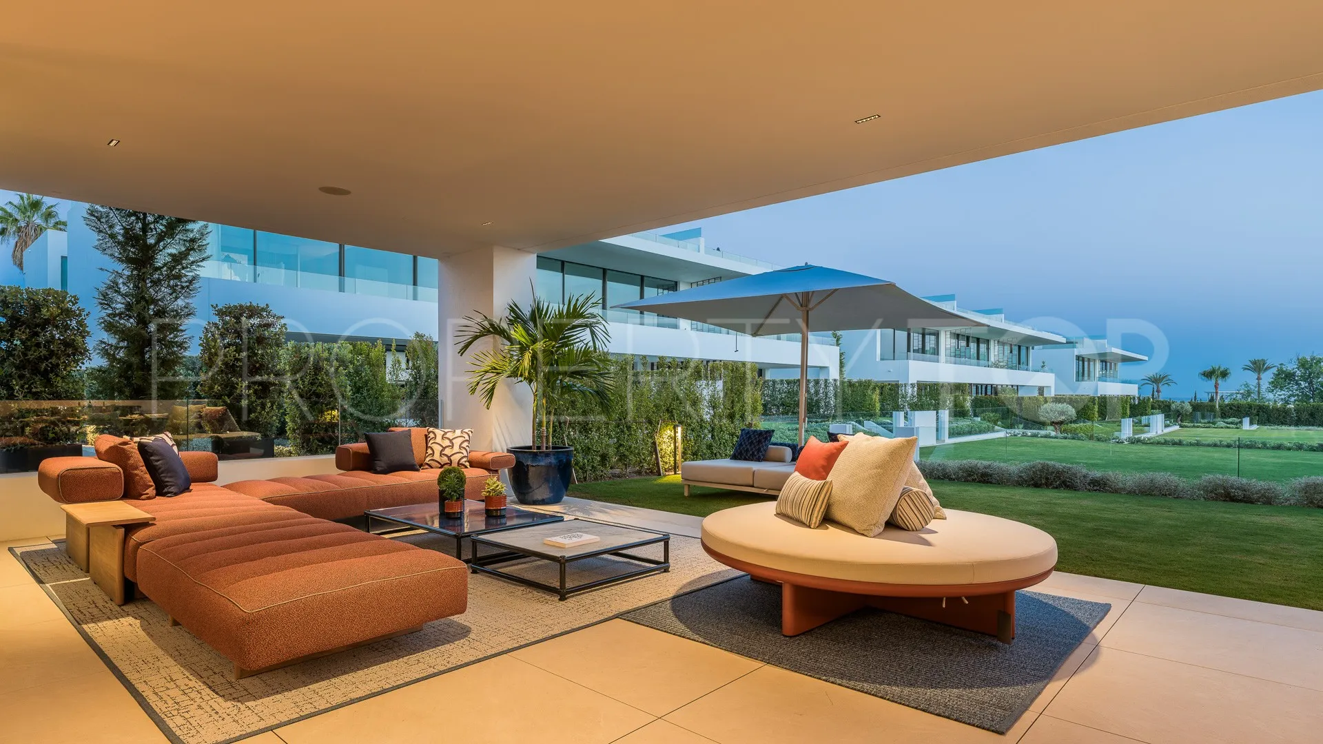 Villa de 4 dormitorios en venta en Marbella Golden Mile