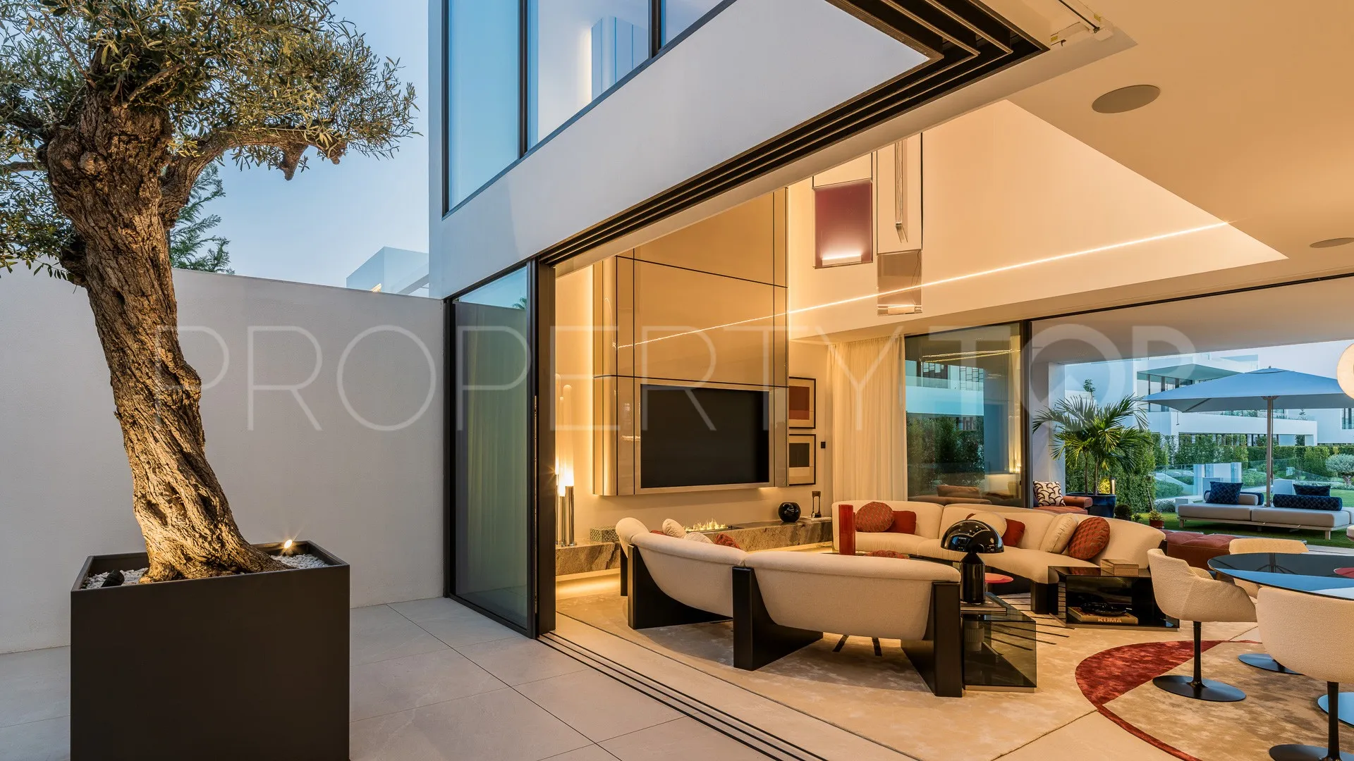 Villa de 4 dormitorios en venta en Marbella Golden Mile