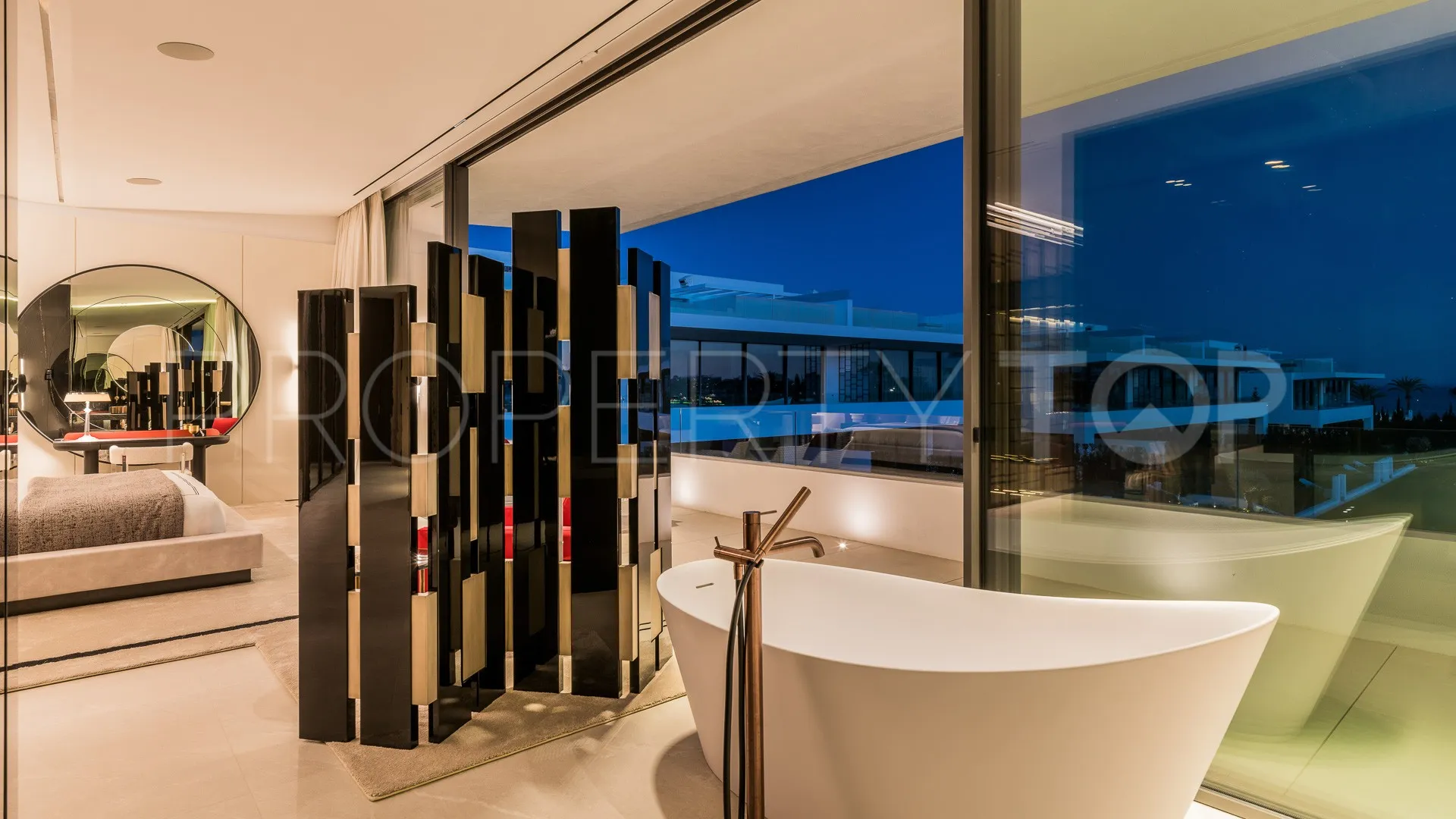 Villa de 4 dormitorios en venta en Marbella Golden Mile