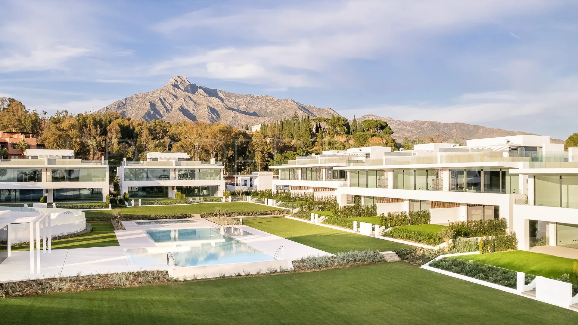 Villa de 4 dormitorios en venta en Marbella Golden Mile