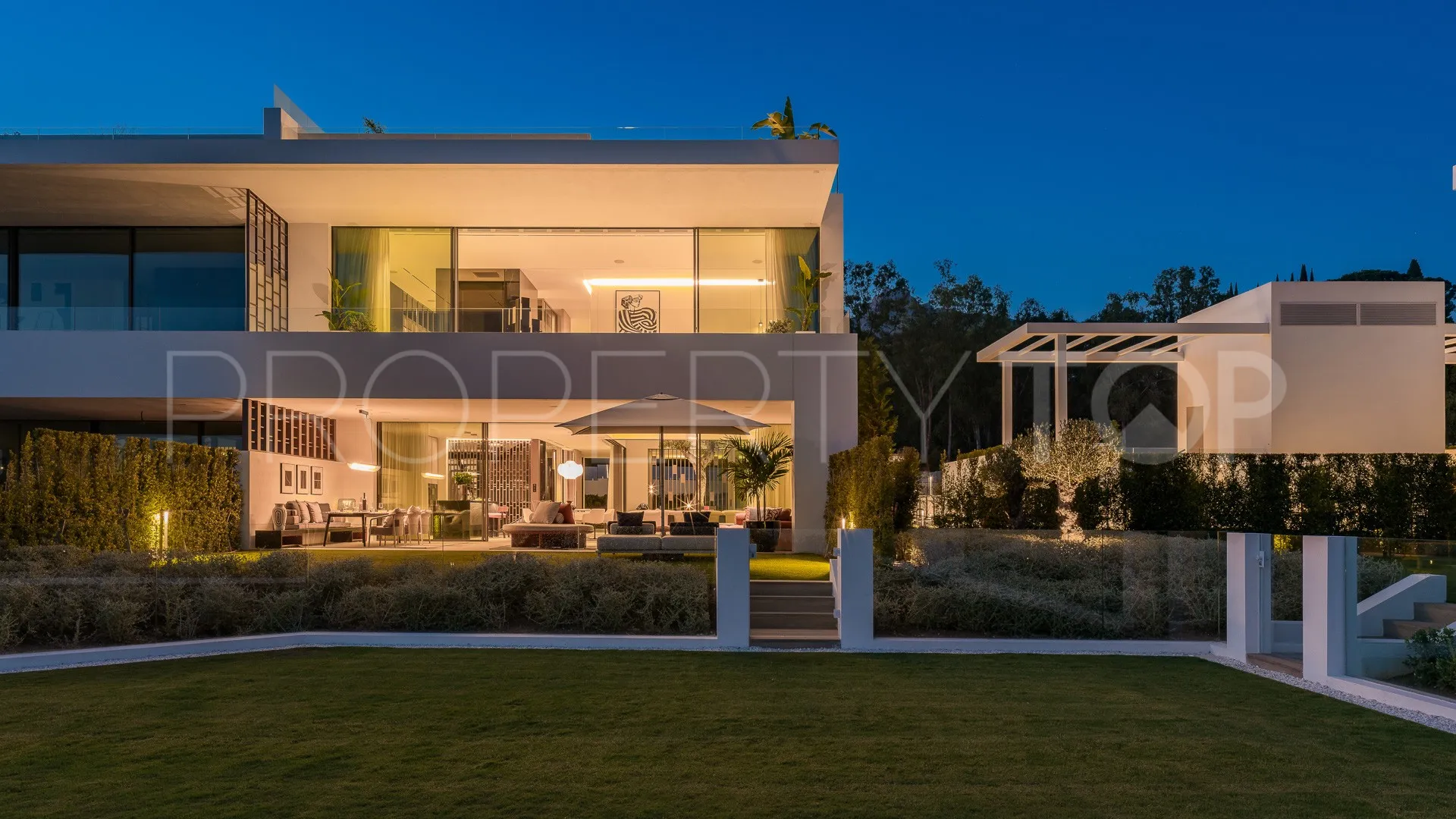 Villa de 4 dormitorios en venta en Marbella Golden Mile