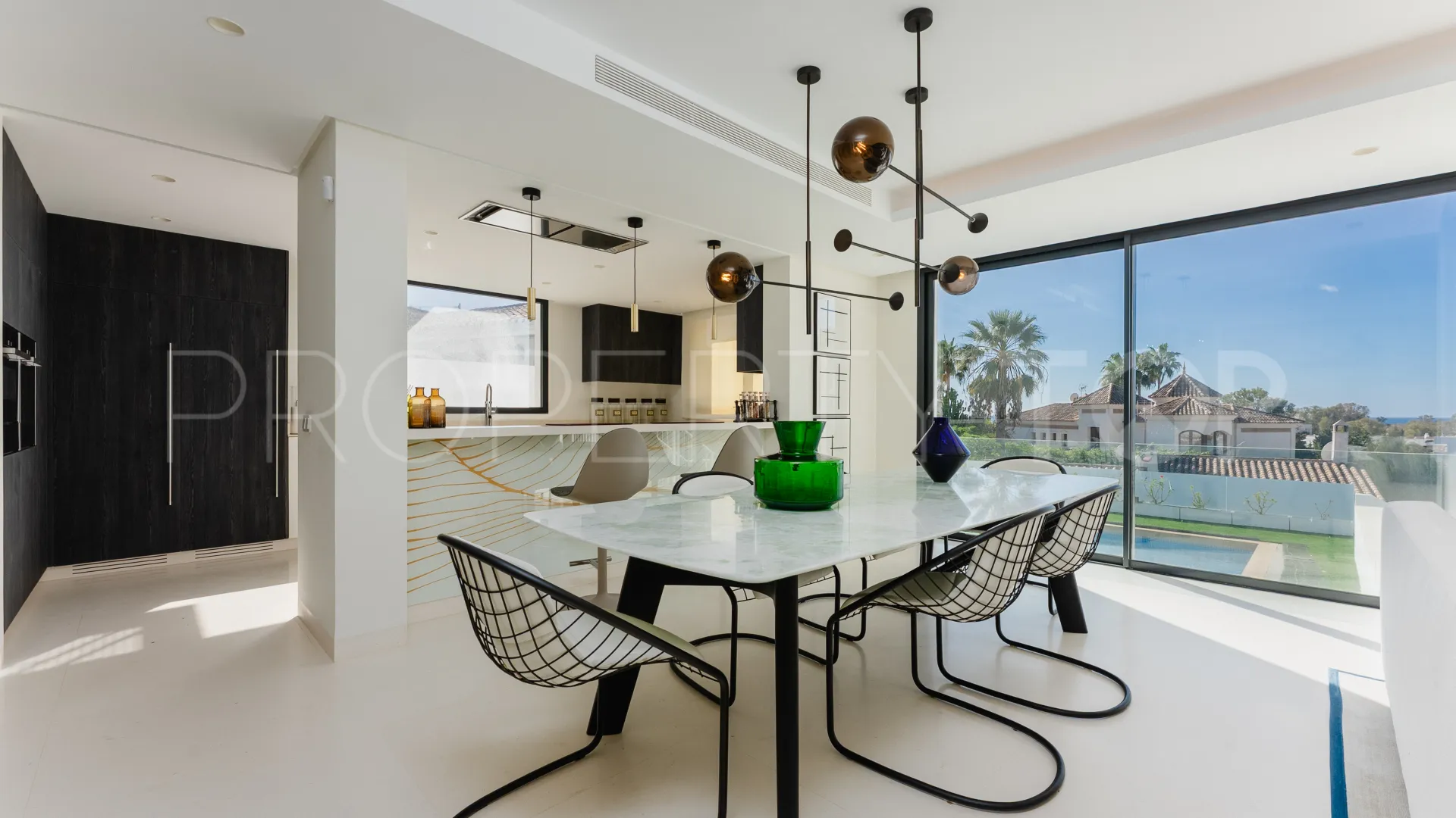 Villa en venta con 4 dormitorios en Nueva Andalucia
