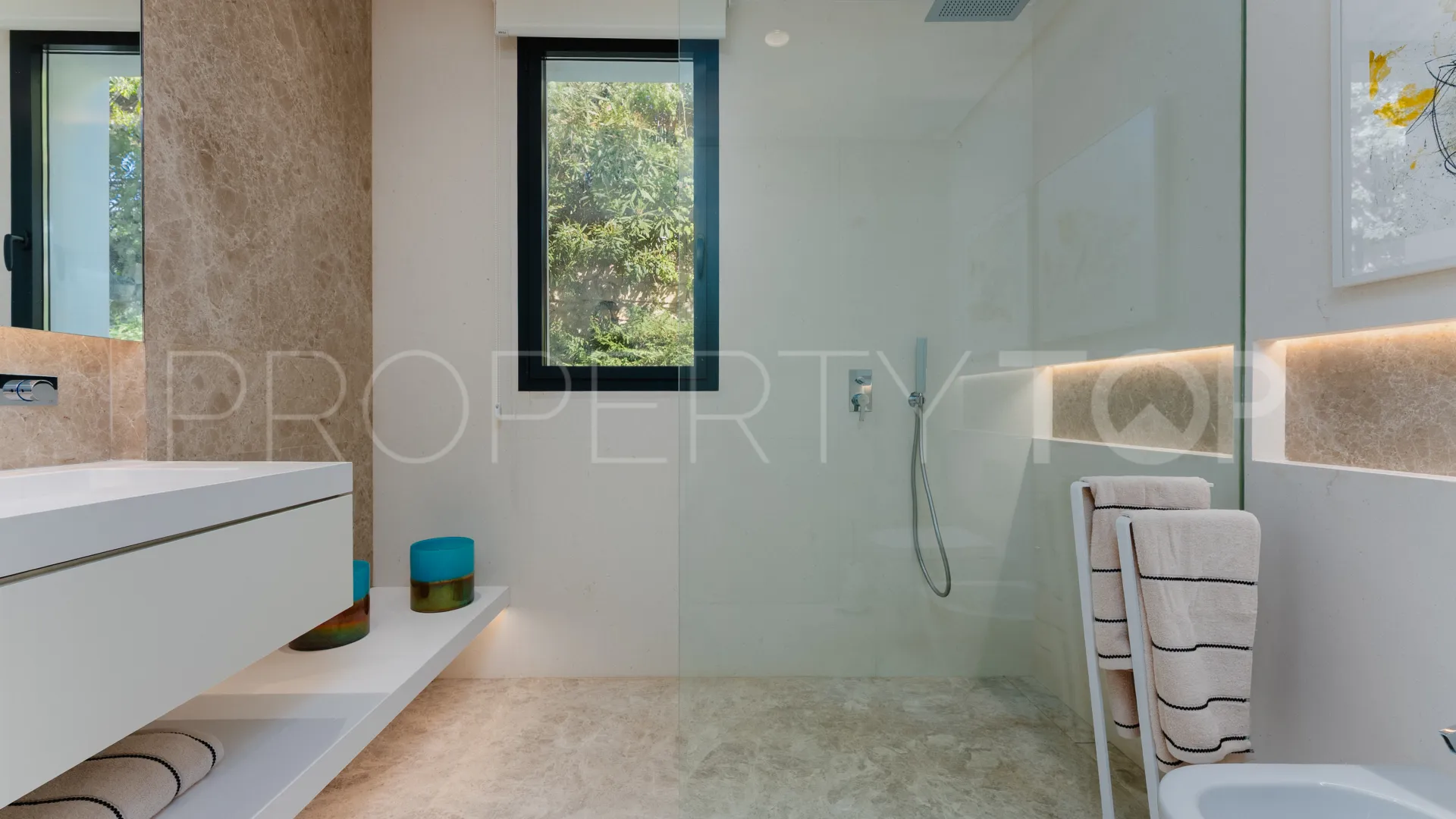 Villa en venta con 4 dormitorios en Nueva Andalucia