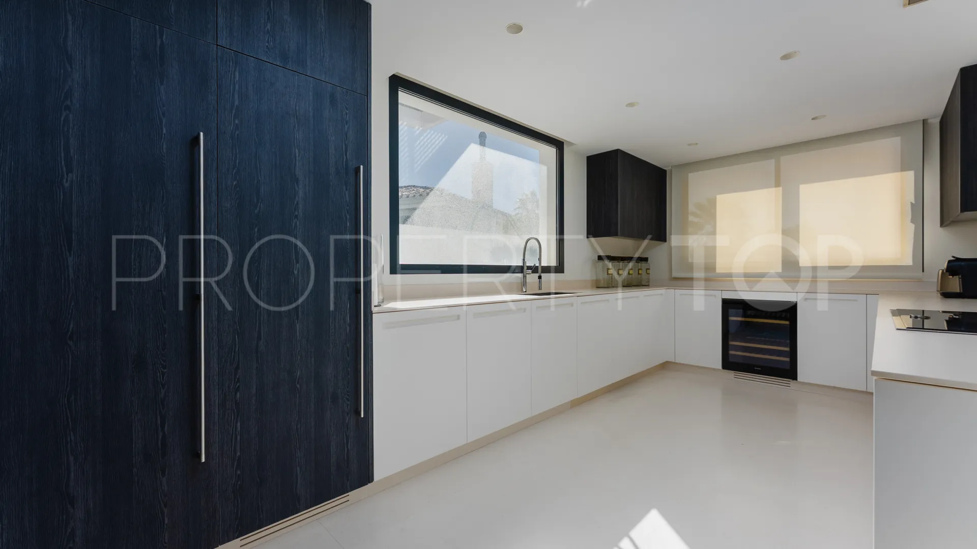 Villa en venta con 4 dormitorios en Nueva Andalucia