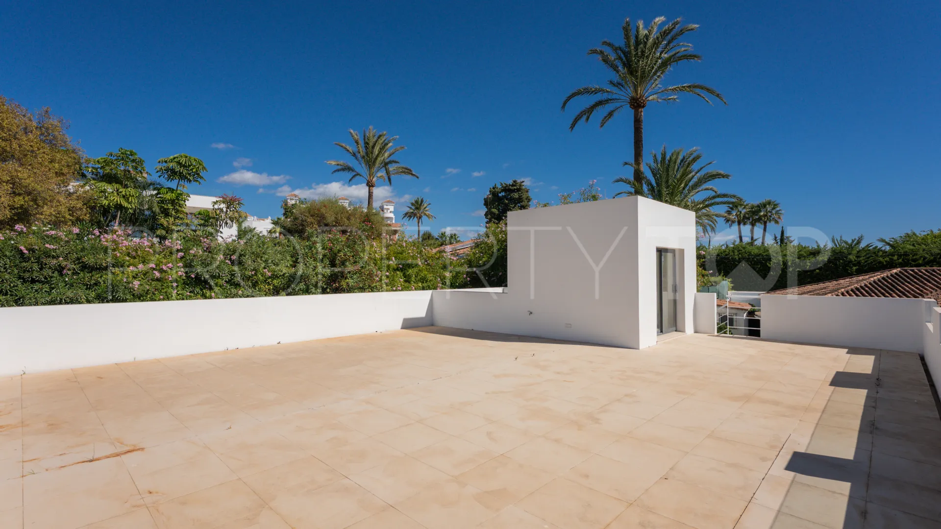Villa en venta con 4 dormitorios en Nueva Andalucia