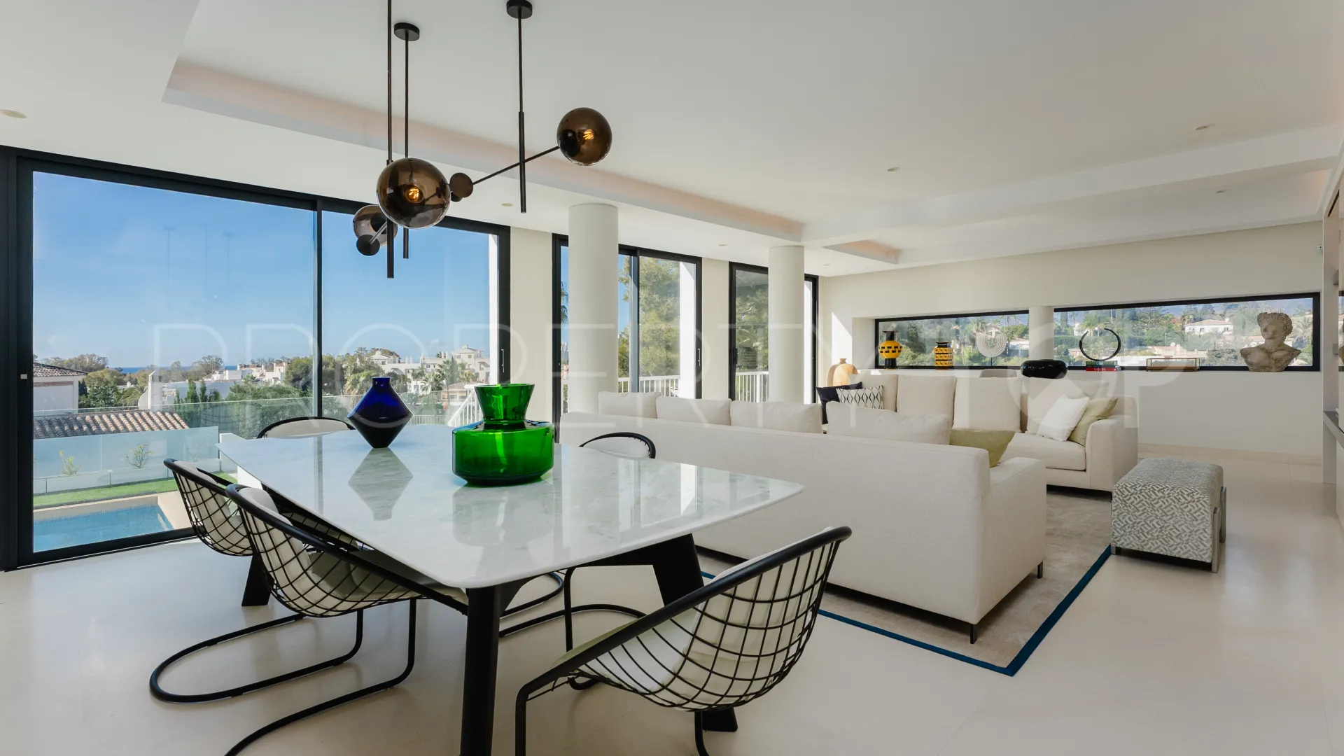 Villa en venta con 4 dormitorios en Nueva Andalucia