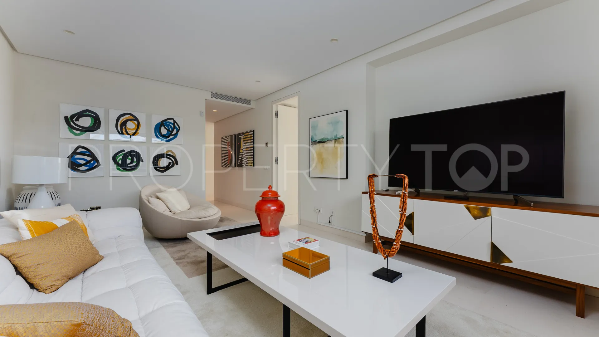Villa en venta con 4 dormitorios en Nueva Andalucia