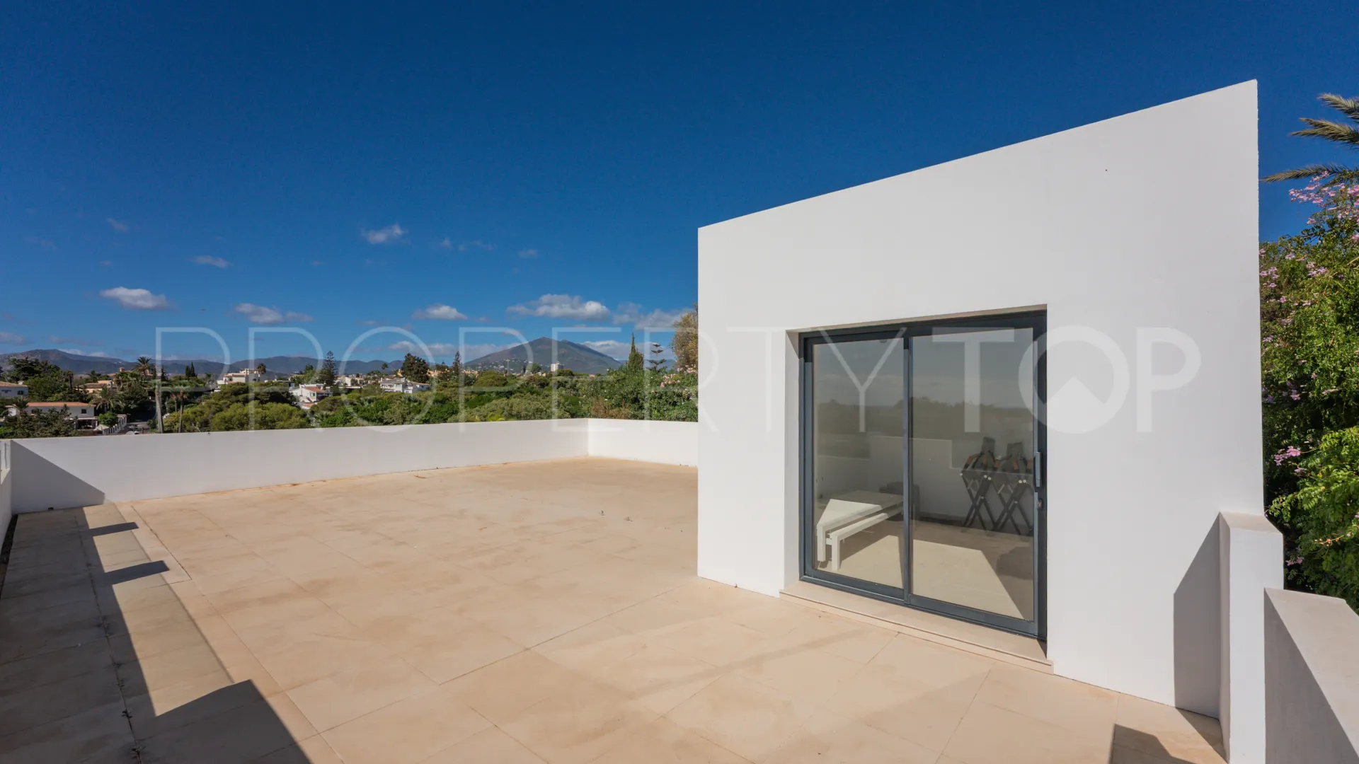 Villa en venta con 4 dormitorios en Nueva Andalucia