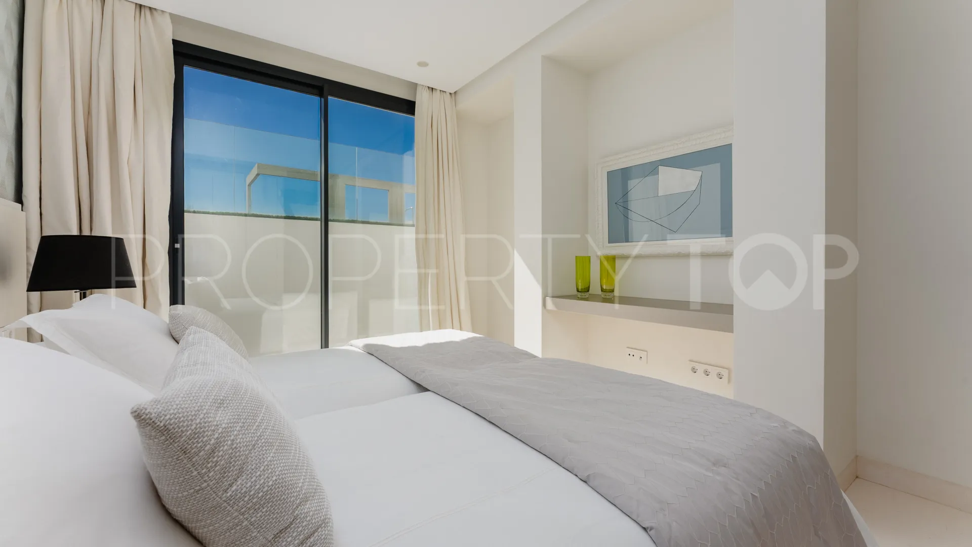 Villa en venta con 4 dormitorios en Nueva Andalucia